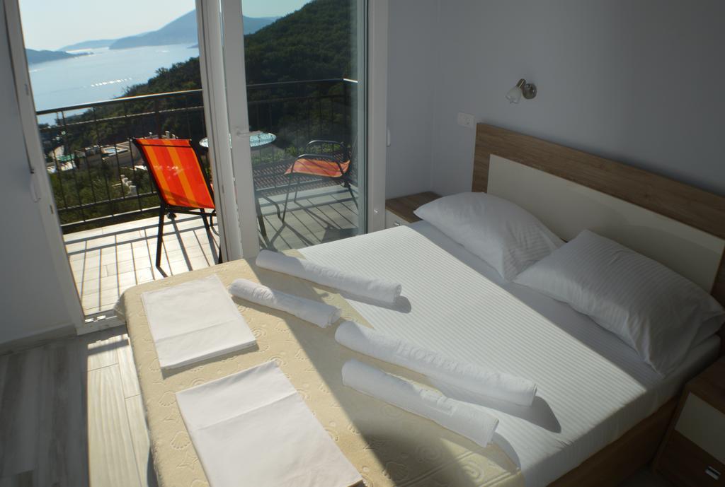 Apartments Mm Sveti Stefan Bagian luar foto